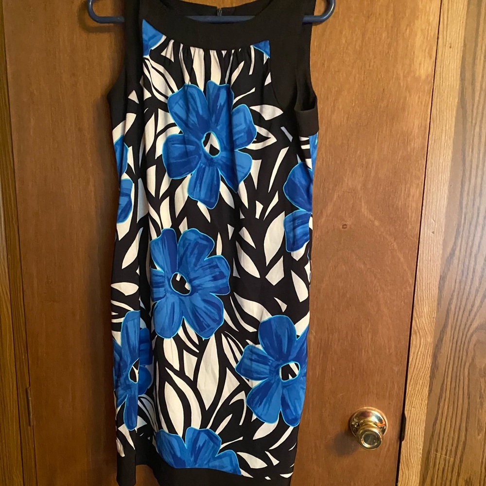 Women’s floral dress w pockets
